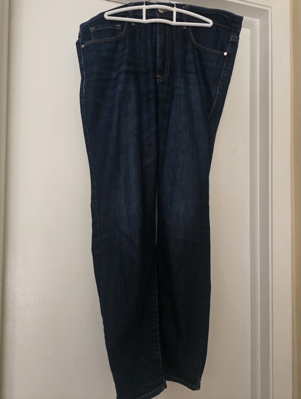 Athleta EUC Women's Dark Blue Straight Jeans